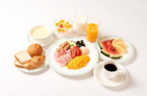 Desayuno a la carta diario (JPY 1540 por persona)