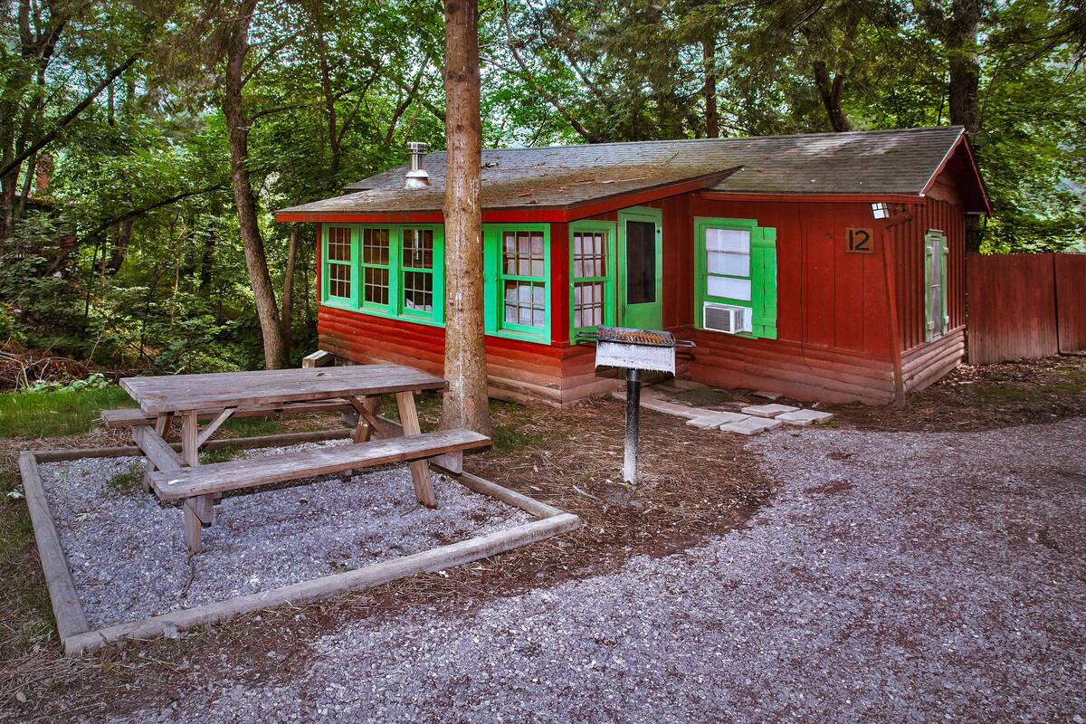 Cabin, 2 Bedrooms, Kitchenette, Resort View | Cribs (surcharge), individually decorated, individually furnished