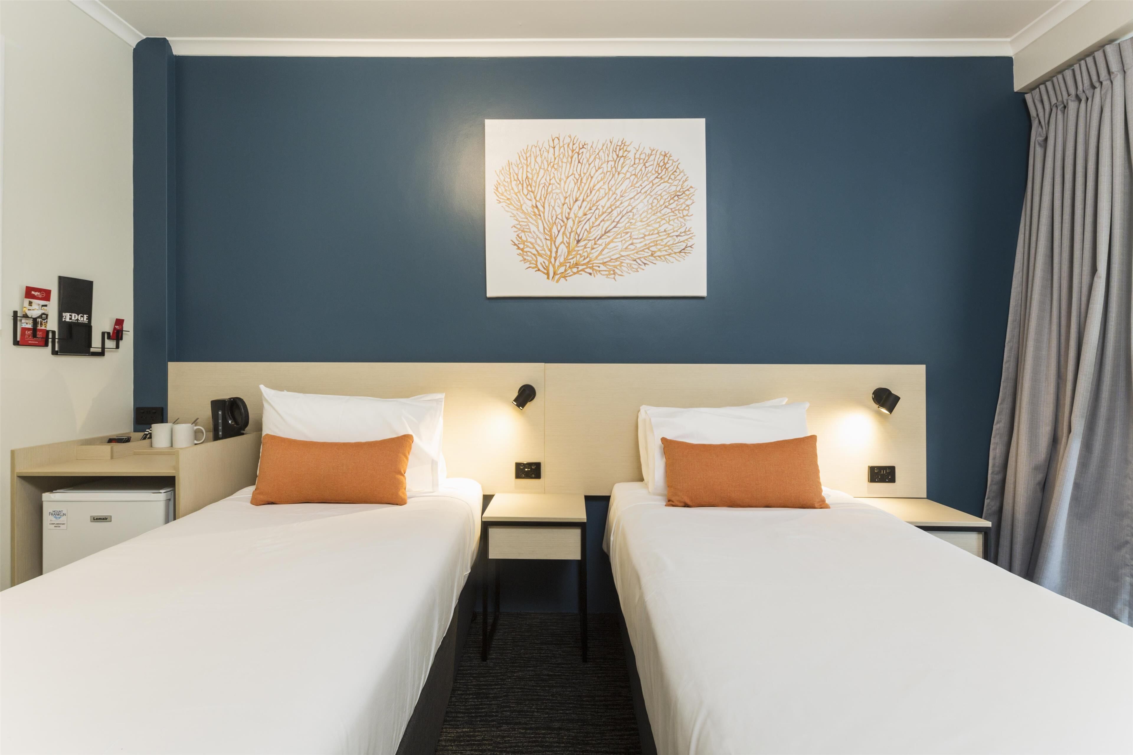 studio twin  | minibar, desk, iron/ironing board, bed sheets