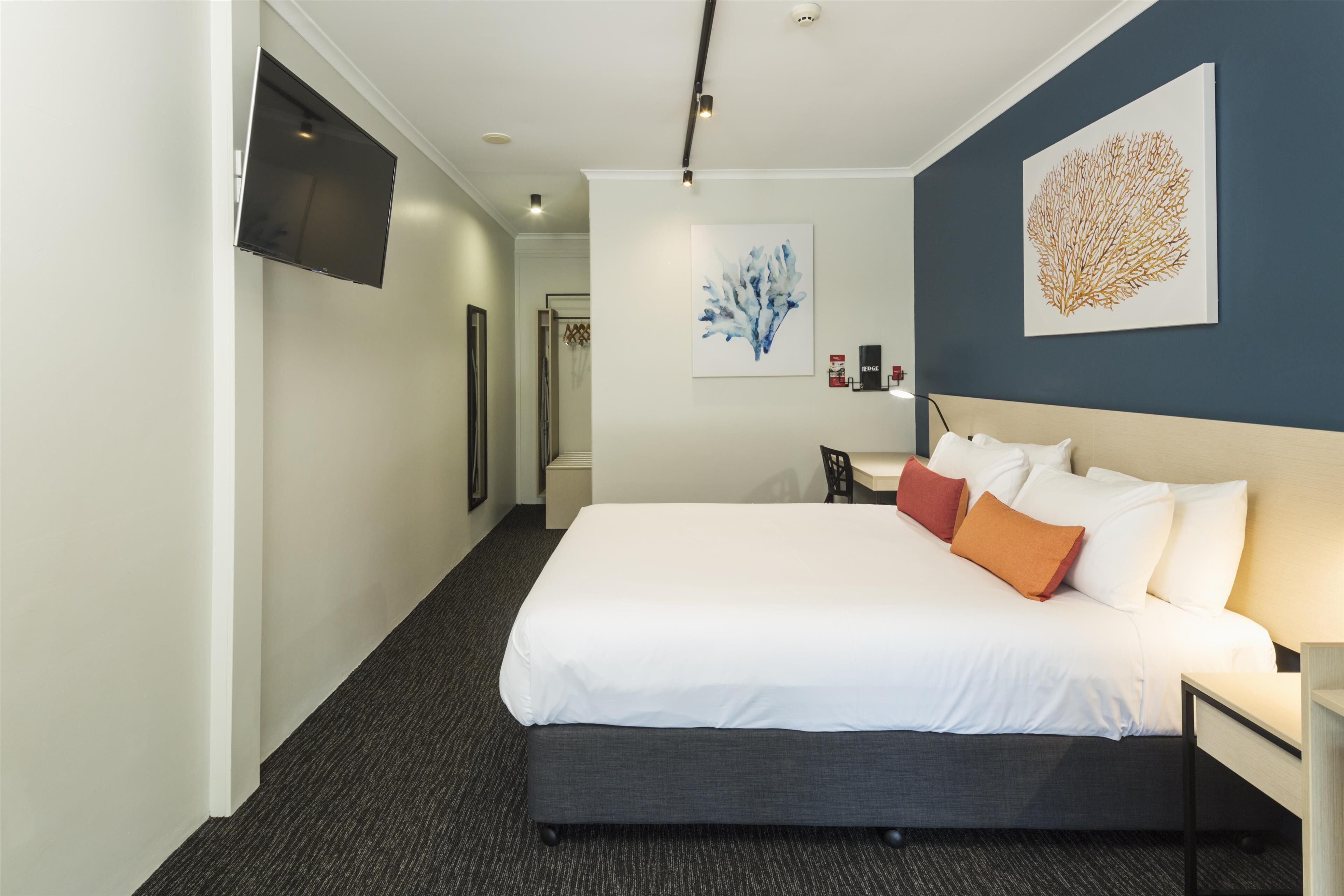 standard studio, 1 queen bed | minibar, desk, iron/ironing board, bed sheets