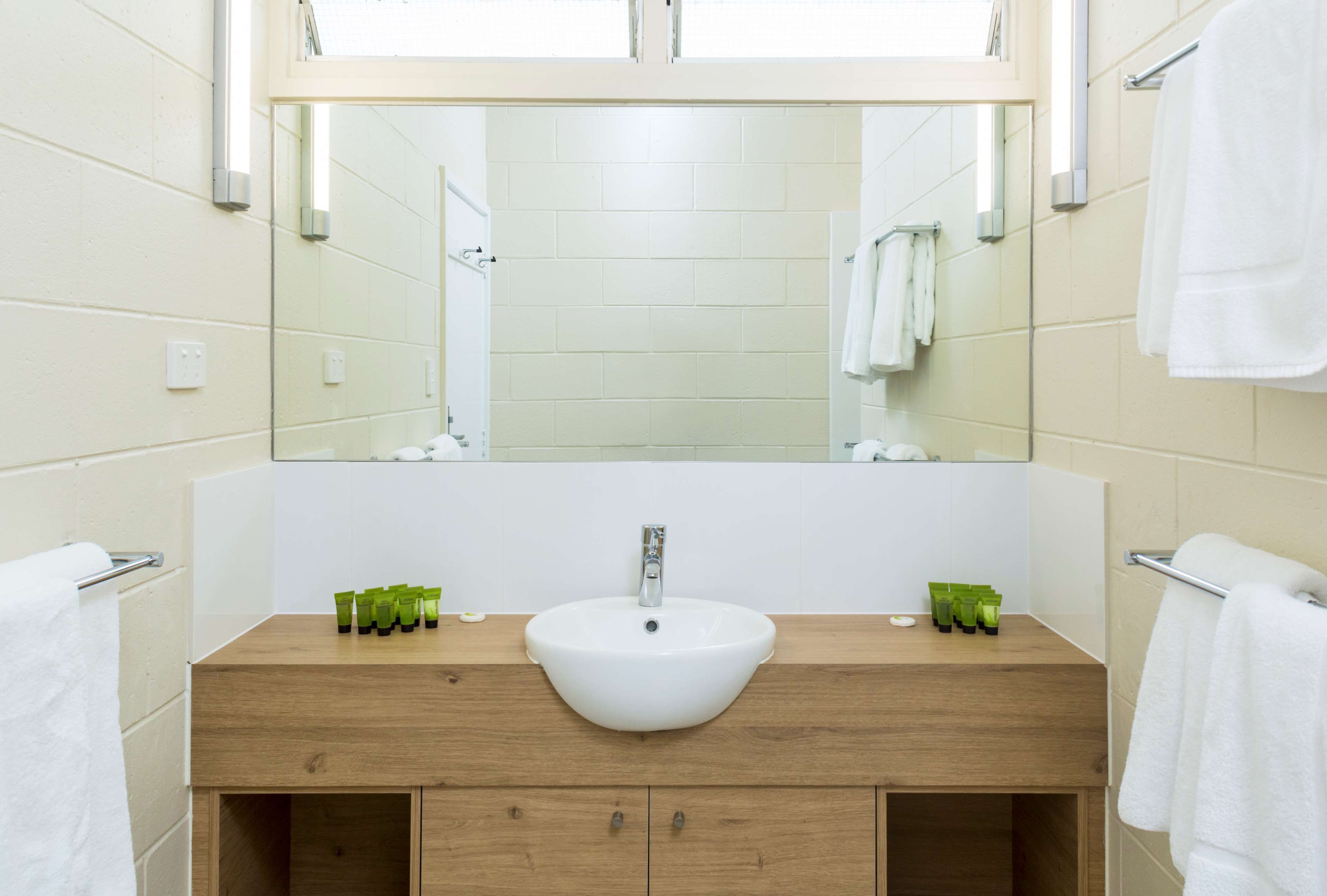 shower, rainfall showerhead, free toiletries, hair dryer