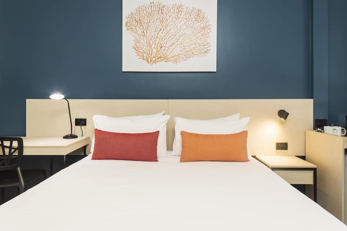 standard studio, 1 queen bed | minibar, desk, iron/ironing board, bed sheets