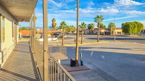 Exterior - Motel 6 Blythe, CA - South (Blythe)