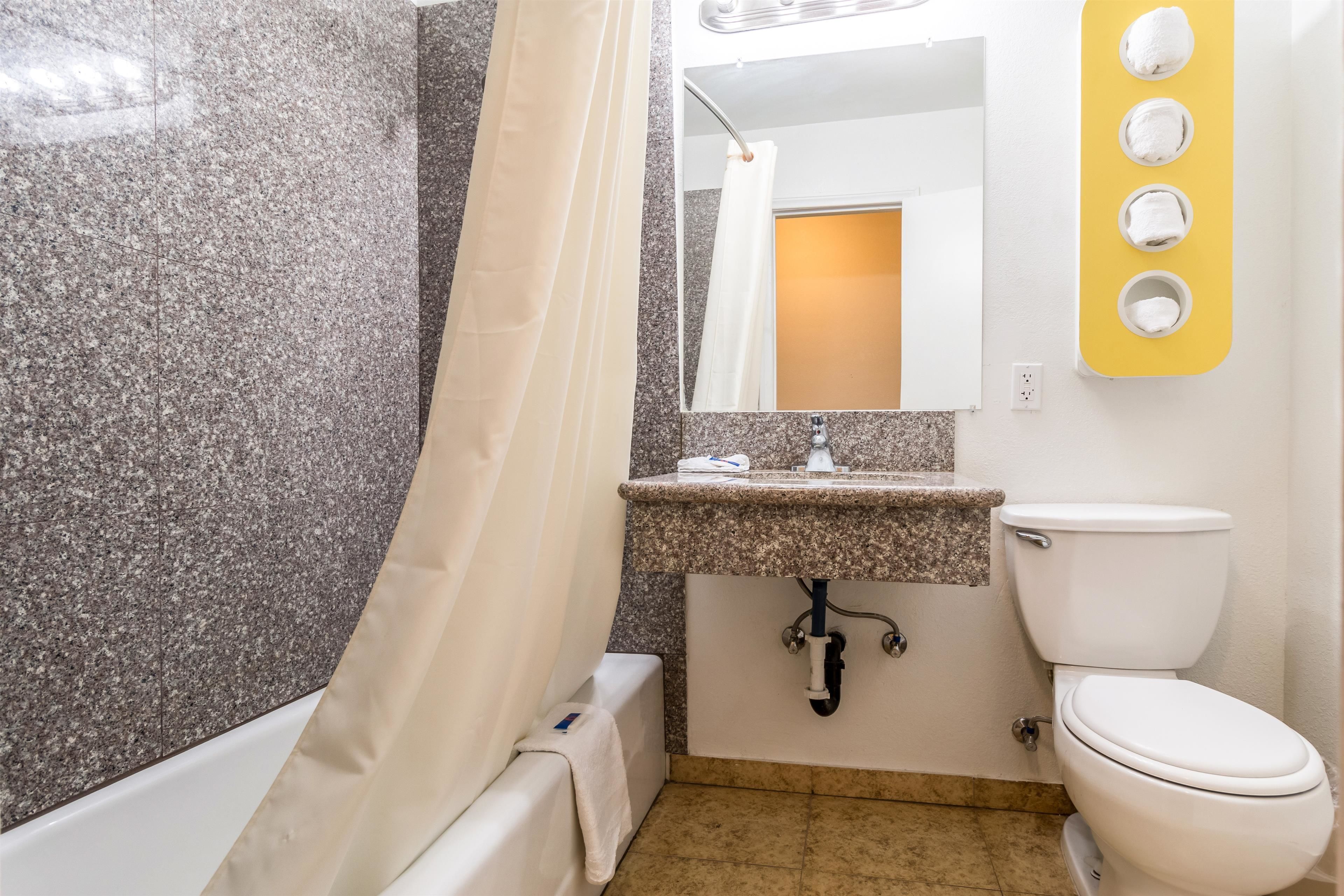 샤워 시설, 헤어드라이어, 타월