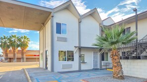 Exterior - Motel 6 Blythe, CA - South (Blythe)