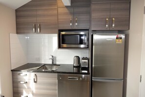 デラックス アパートメント 2 ベッドルーム キッチン | デスク、可動式ベッド、WiFi (無料)、ベッドシーツ