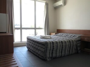 Desk, bed sheets - Upper Ross Hotel (Rasmussen)