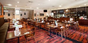 Lunch and dinner served, local cuisine - Upper Ross Hotel (Rasmussen)