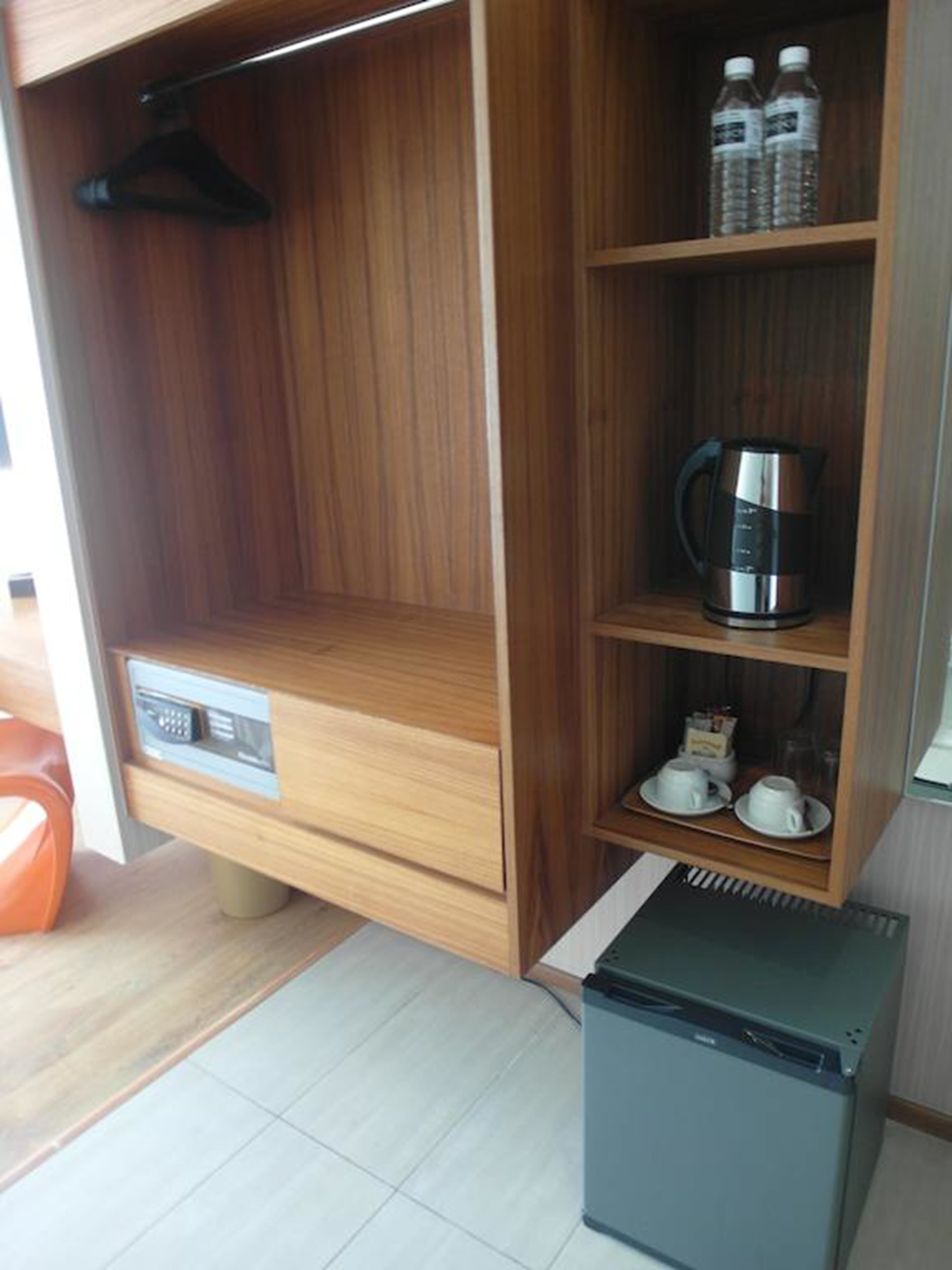 deluxe extra king room | minibar, in-room safe, free wifi