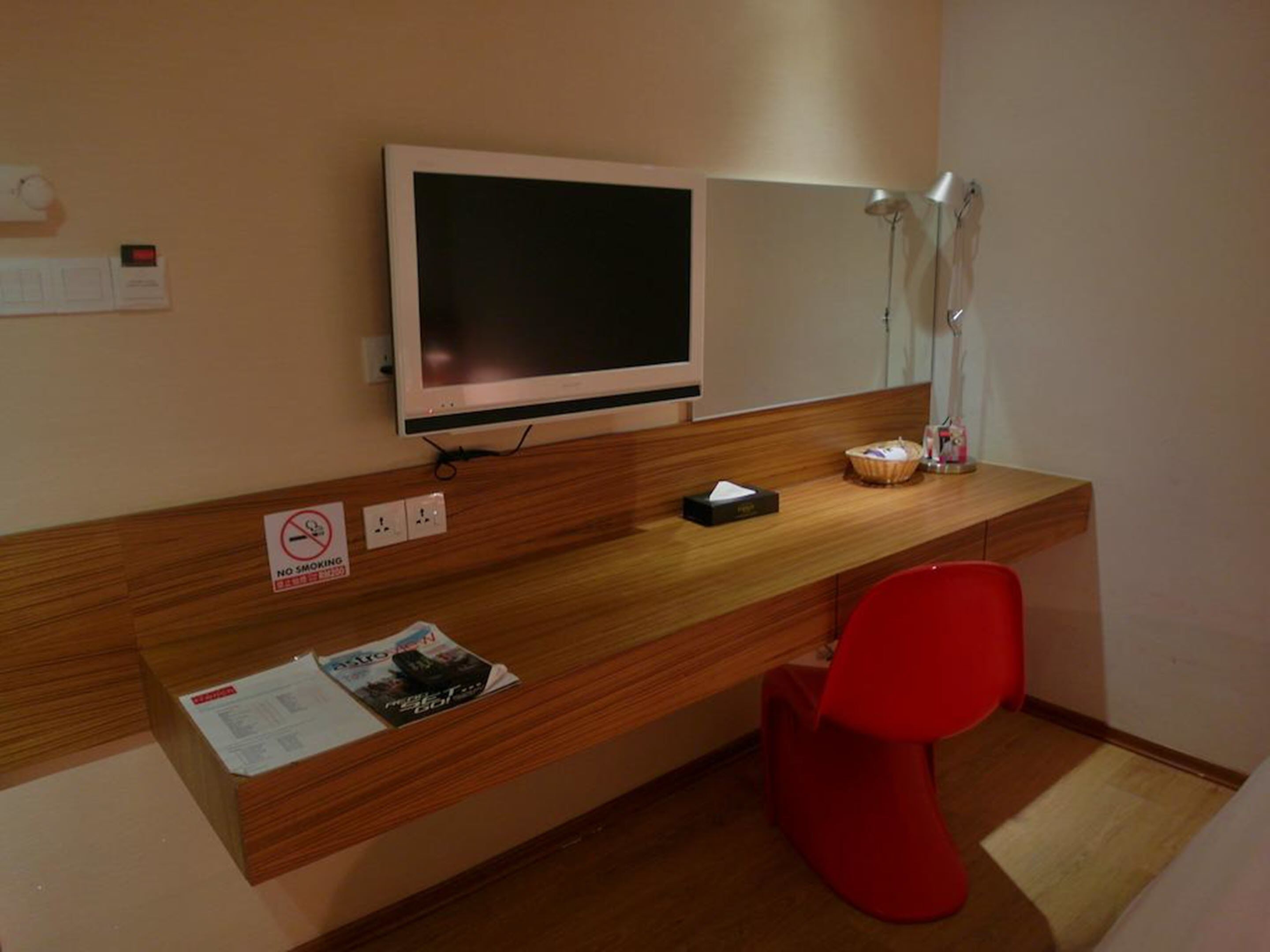 deluxe twin room | minibar, in-room safe, free wifi