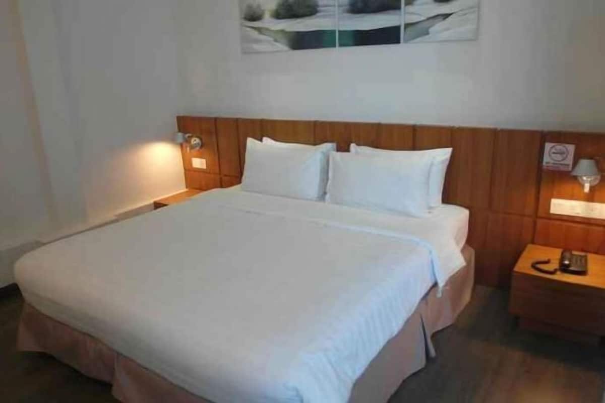 Minibar, in-room safe, free WiFi