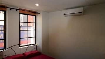 In-room safe, desk, free WiFi