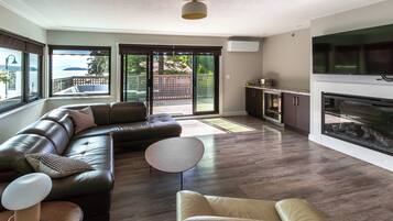 Penthouse Deluxe, varias camas, cocina, vista al océano | Escritorio y espacio para trabajar con laptop