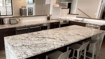 Deluxe Penthouse, Multiple Beds, Kitchen, Ocean View