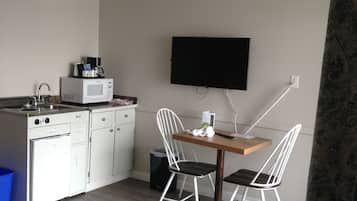 Chambre, 2 grands lits, au bord de l’océan | Cuisinette privée | Mini-réfrigérateur, cafetière-théière