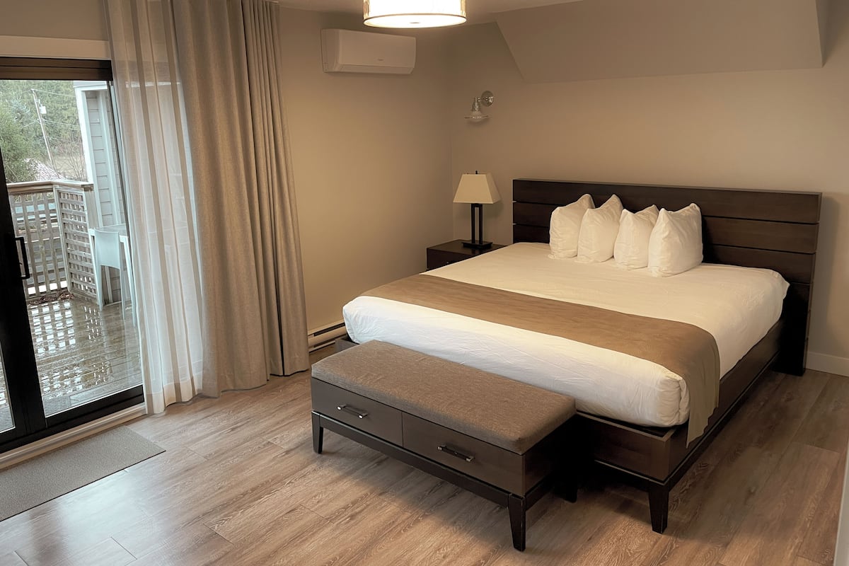 Deluxe-kattohuoneisto, useita sänkyjä, keittiö, valtamerinäköala | Työpöytä, kannettavalle tietokoneelle sopiva työtila