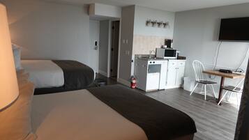 Mini-réfrigérateur, cafetière-théière