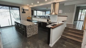 Deluxe Penthouse, Multiple Beds, Kitchen, Ocean View | Private kitchen