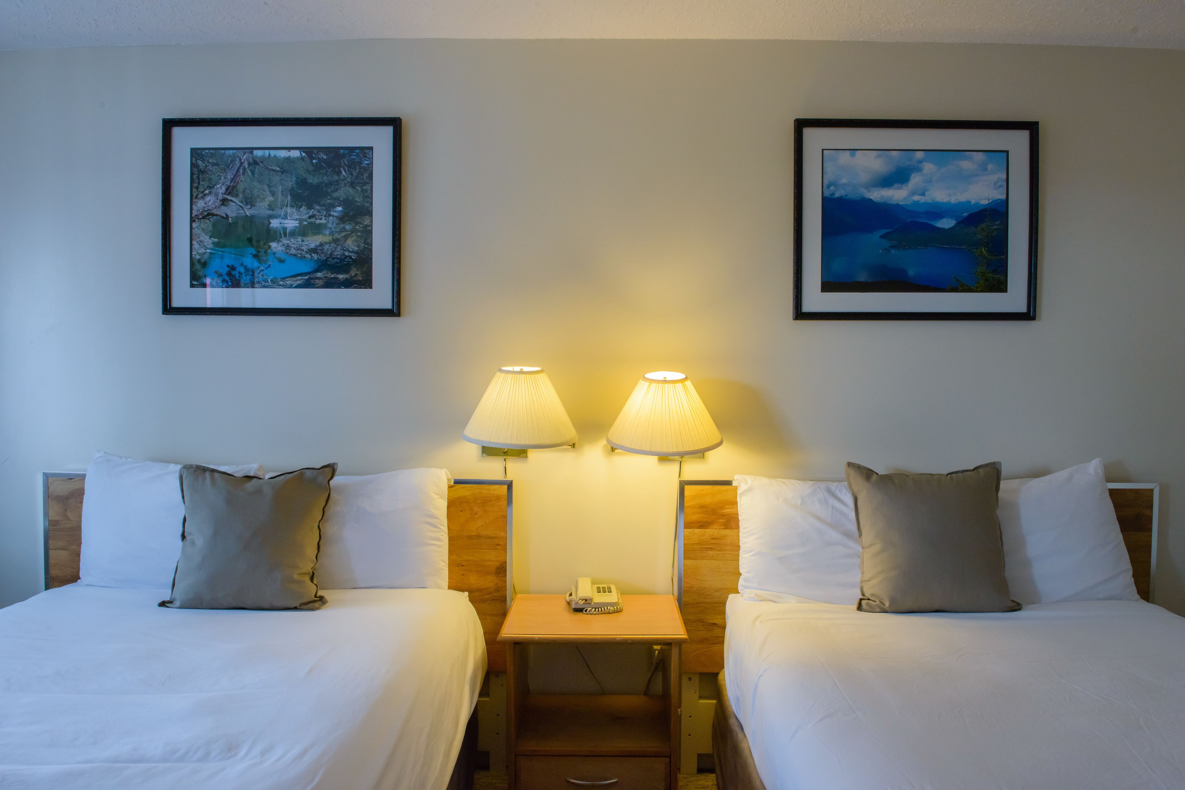 ルーム ダブルベッド 2 台 | デスク、ノートパソコン用作業スペース、アイロン / アイロン台、WiFi (無料)