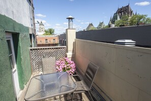 Comfort Room, 1 Queen Bed, Terrace (Dovecot) | Balcony - B&B La Marquise de Bassano / B&B Québec (Québec City)