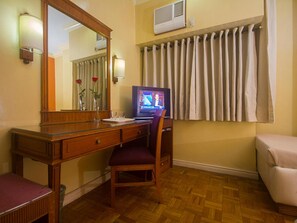 Una scrivania, letti aggiuntivi (a pagamento), Wi-Fi gratuito, lenzuola