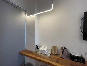 Vierpersoonskamer | Donzen dekbedden, verduisterende gordijnen, gratis wifi, beddengoed