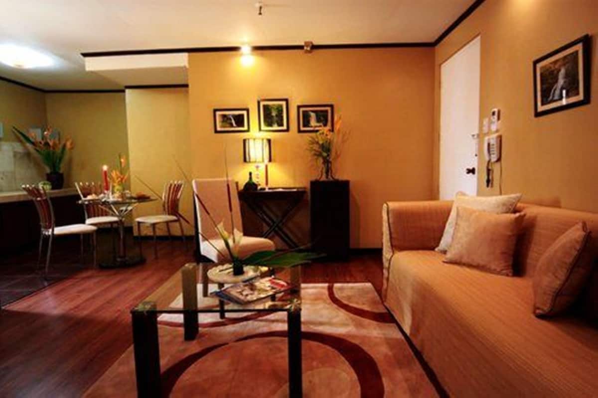 In-room safe, desk, rollaway beds, free WiFi