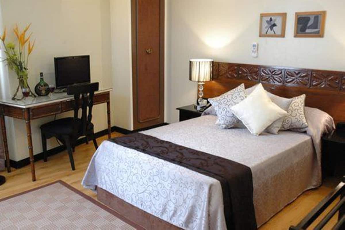 In-room safe, desk, rollaway beds, free WiFi