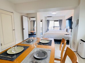 Habitación familiar, no fumadores | Caja fuerte, cortinas opacas, wifi gratis y ropa de cama