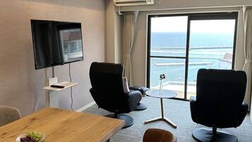 In-room safe, blackout curtains, free WiFi, bed sheets