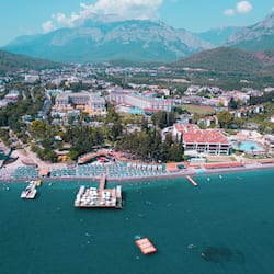 Playa privada, camastros, sombrillas y toallas de playa
