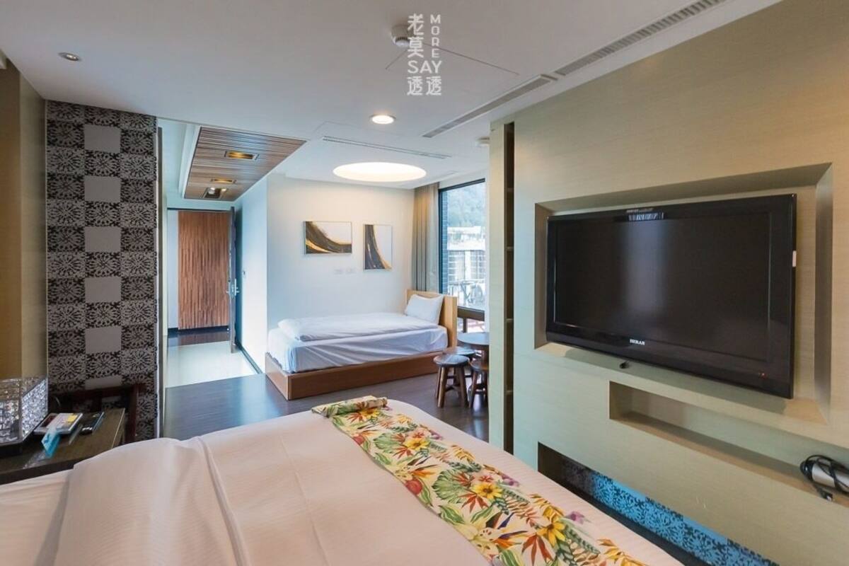 In-room safe, soundproofing, free WiFi, bed sheets