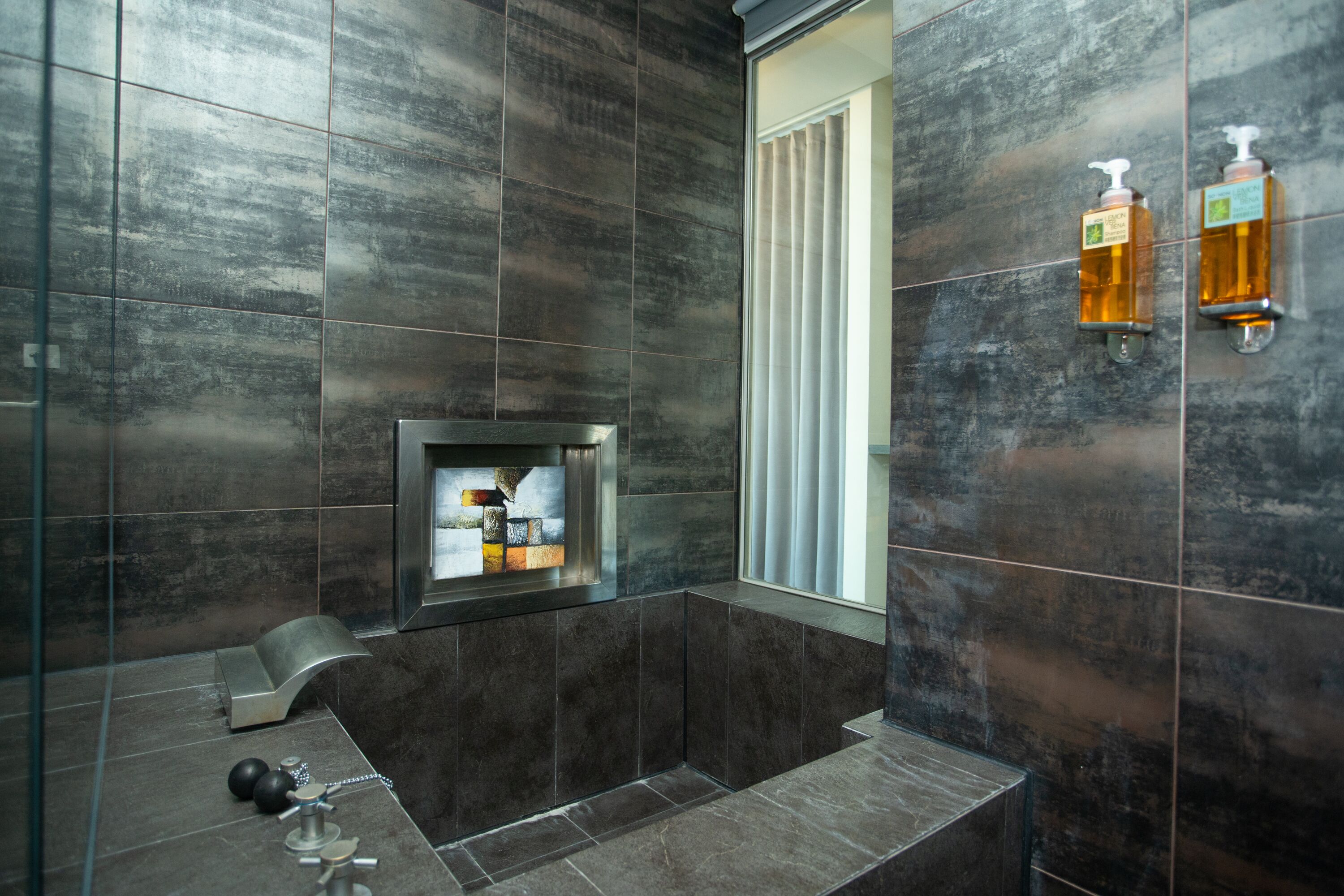 standard double room | deep-soaking bathtub