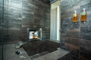 Standard Double Room | Deep-soaking bathtub - Skylight B&B (Yuchi)