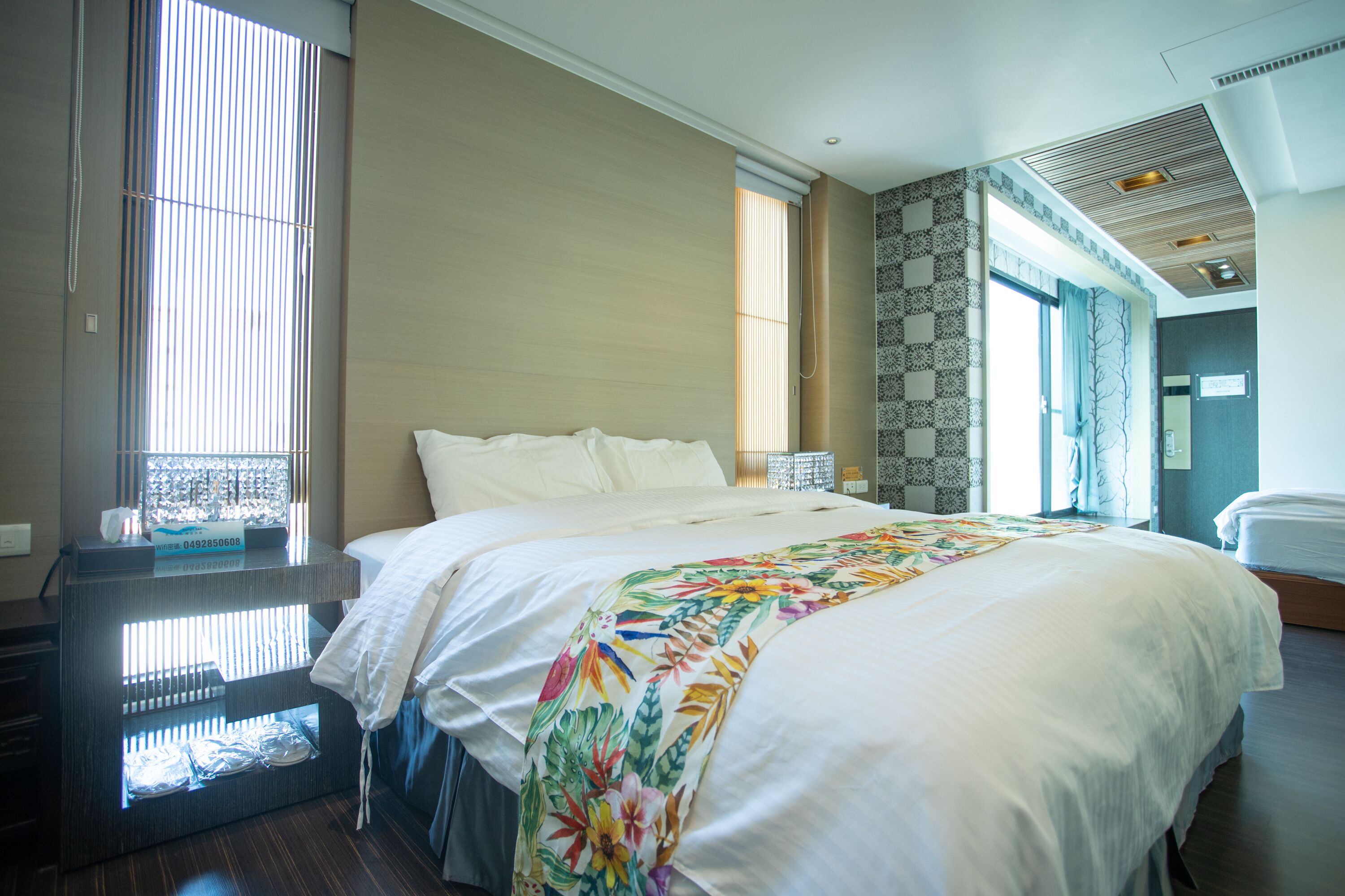 in-room safe, soundproofing, free wifi, bed sheets