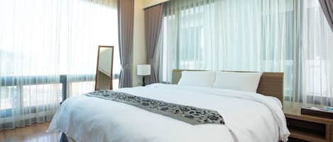 Standard Double Room | In-room safe, soundproofing, free WiFi, bed sheets