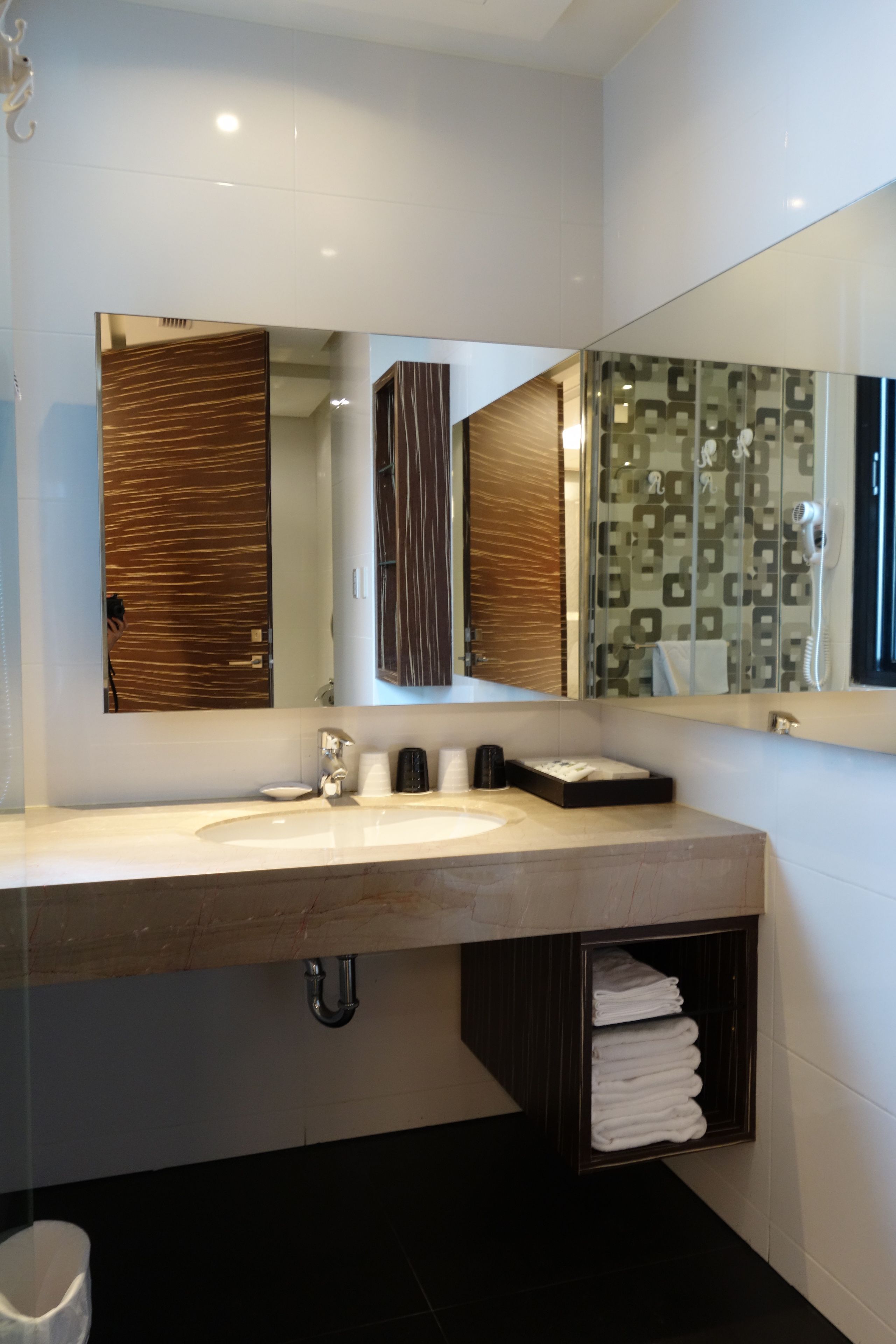 standard quadruple room | bathroom | combined shower/bathtub, deep-soaking bathtub, free toiletries