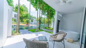 Grand Jacuzzi Pool Access | View from room