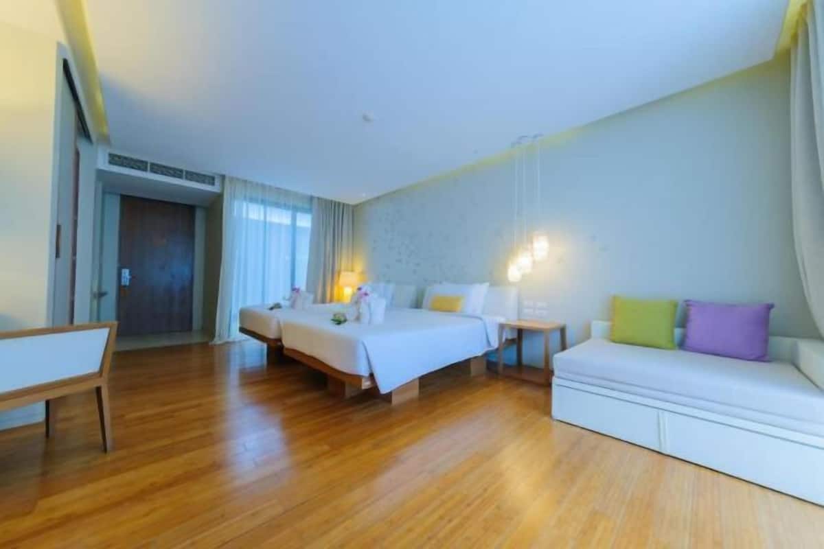 1 bedroom, in-room safe, desk, blackout drapes