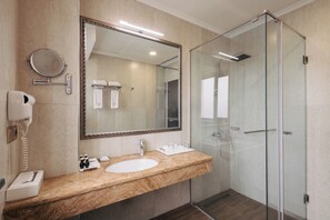 Free toiletries, hair dryer, slippers, towels - Paris Hotel Yerevan (Yerevan)