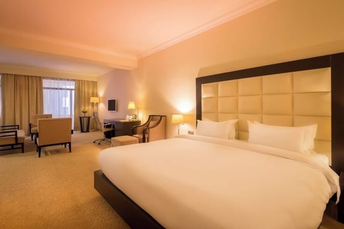 Minibar, coffres-forts dans les chambres, bureau, chambres insonorisées