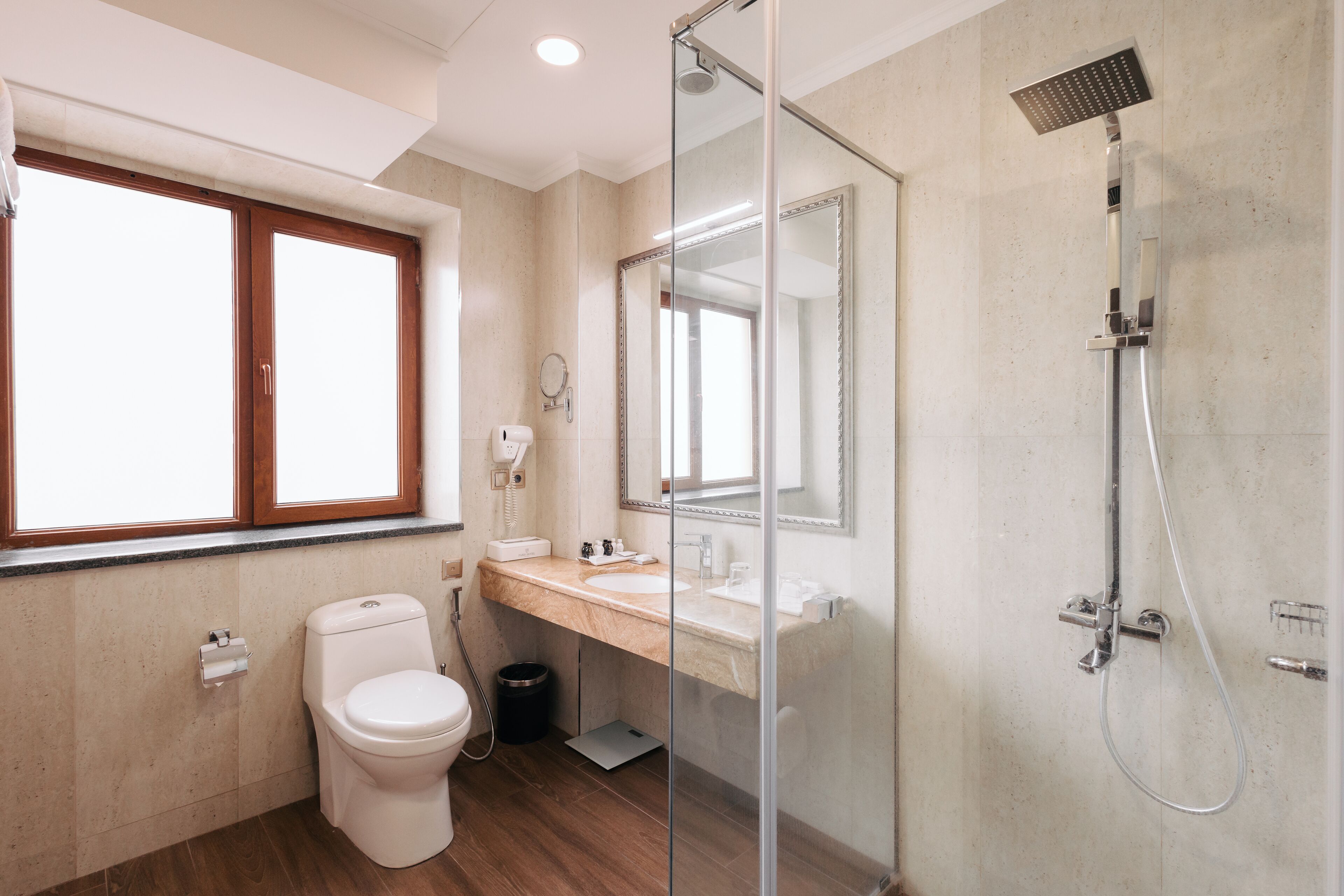 standard grand twin-size | minibar, in-room safe, desk, soundproofing