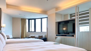 A hotel room with two beds, a TV, and a large window. - Grand Earl Hotel (Douliou)