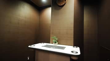 1 treatment room