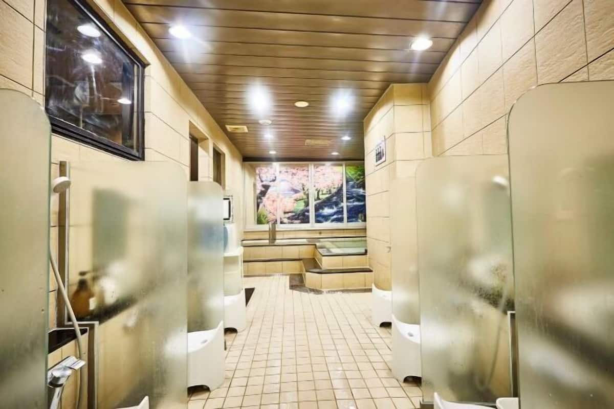 1 treatment room