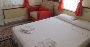 In-room safe, free cots/infant beds, rollaway beds, free WiFi - Red Rose Hotel (Fethiye)