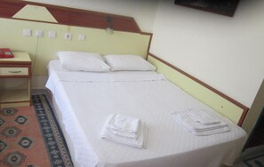 In-room safe, free cribs/infant beds, rollaway beds, free WiFi - Red Rose Hotel (Fethiye)