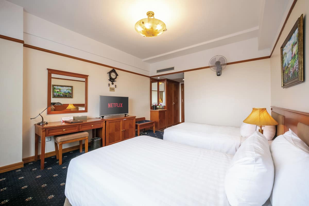Deluxe-Zimmer, Stadtblick | Minibar, Zimmersafe, Schreibtisch, Verdunkelungsvorhänge