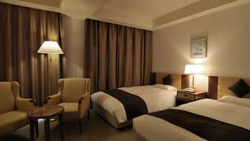 Seprai premium, meja kerja, Wi-Fi gratis, dan seprai linen