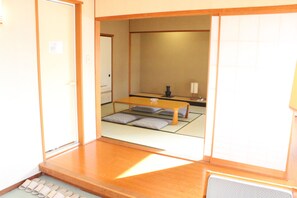 Japanese Style Room | Premium bedding, desk, free WiFi, bed sheets - Hotel Grand Terrace Toyama (Toyama)